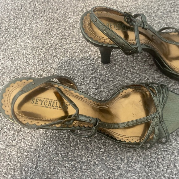 Seychelles Strappy Green & Gold Studded‎ It Girl Costume Party Heels Size 9 - Picture 3 of 9